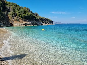 Pulëbardha Beach